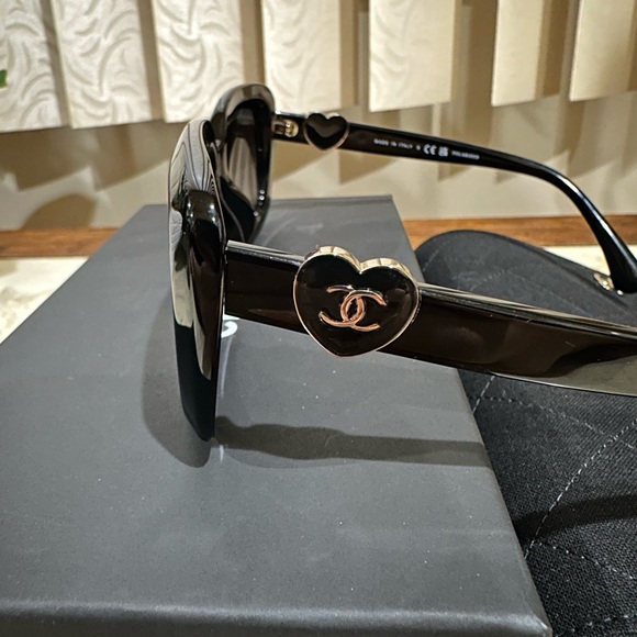 Chanel Black Rectangle Sunglasses with Heart Charm - Picture 6 of 8